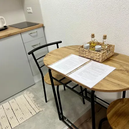 Apartment Uma *